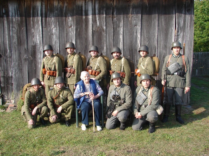 Dziesiątacy na urodzinach saperów Wehrmachtu (Zdjęcia)