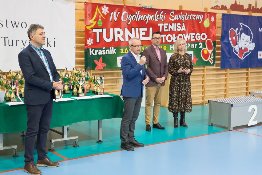 SKTS "Dwójka" Kraśnik zorganizował Ogólnopolski Świąteczny Turniej Tenisa Stołowego. Zobacz zdjęcia z wydarzenia