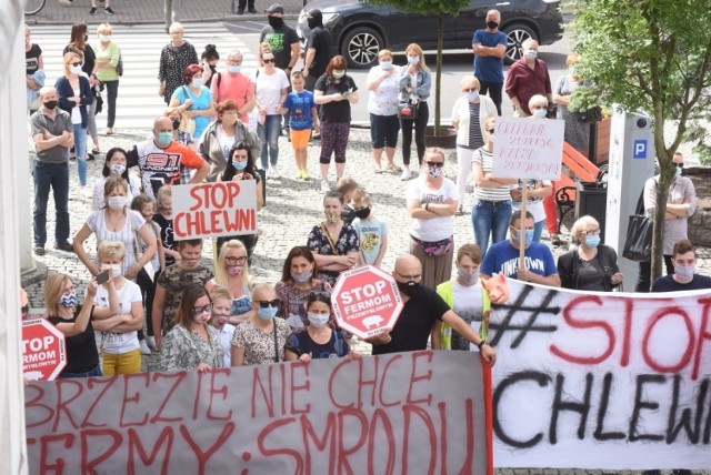 Tak było na proteście przed sulechowskim ratuszem, przeciwko budowie chlewni w gminie Sulechów.