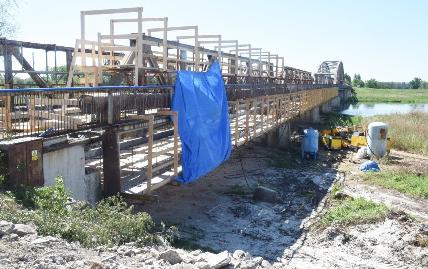Remont starego mostu w Cigacicach