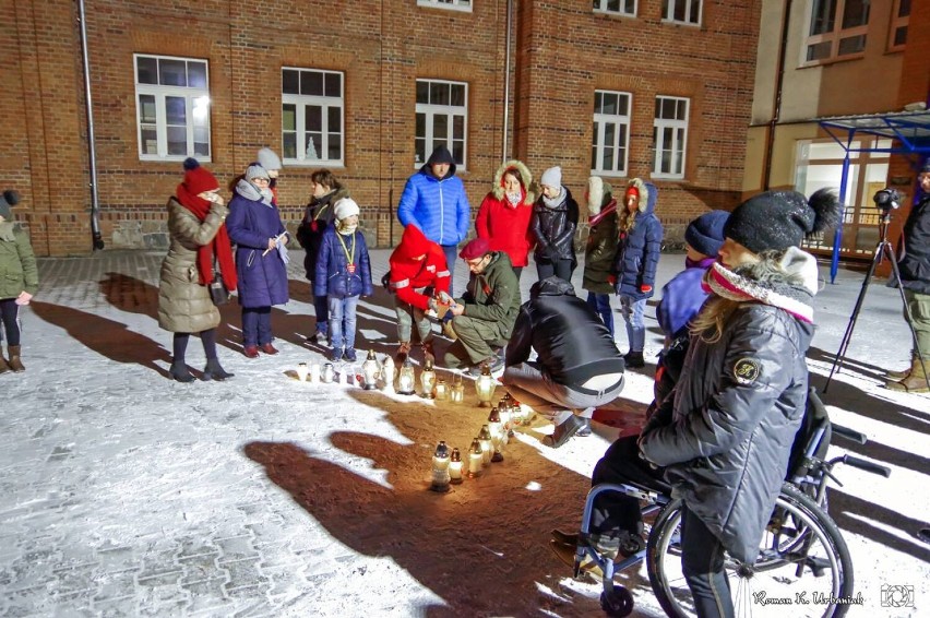 Dziś trzecia rocznica śmierci prezydenta Pawła Adamowicza. W 2019 roku Pleszew wysłał "Światełko do nieba"