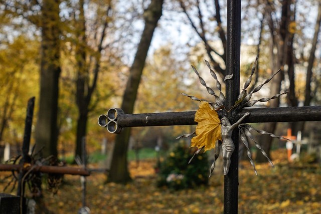 Zaduszki. Dziś pomódl się za dusze zmarłych.