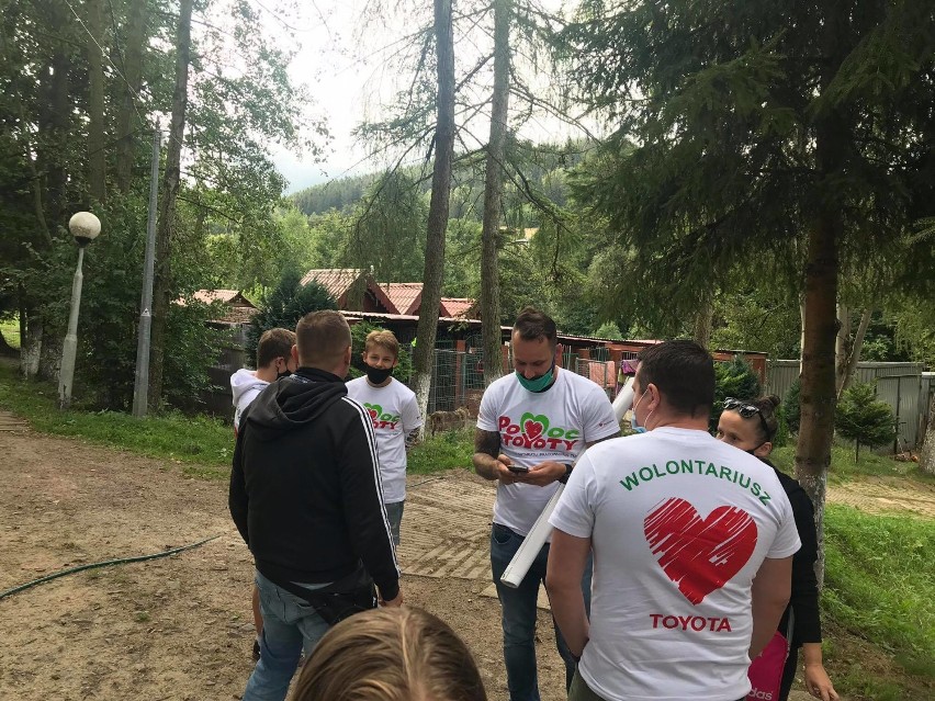 Mieszkańcy Szczawna - Zdroju i wolontariusze Toyoty wsparli wałbrzyskie schronisko dla zwierząt