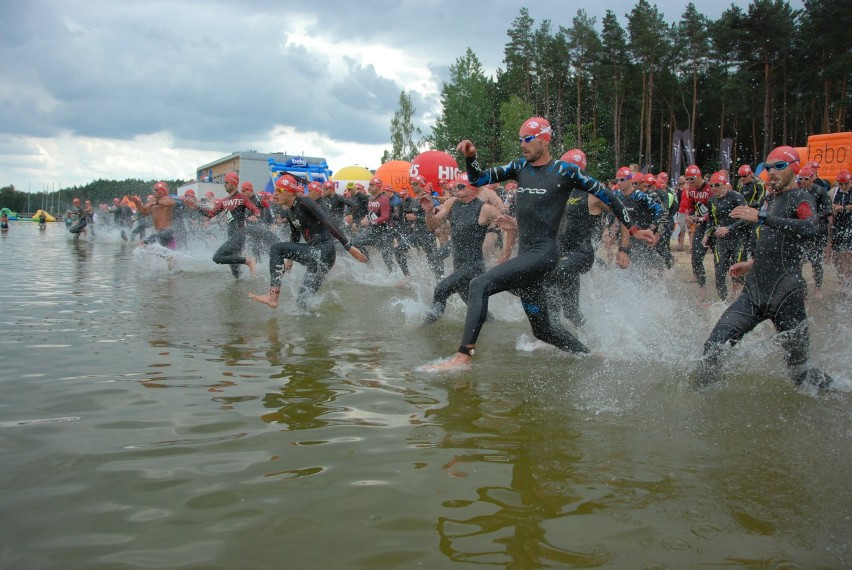 W wodzie, na rowerze, w biegu. Triathlon w Białymstoku. Finał serii zawodów ELEMENTAL Tri Series [ZDJĘCIA]