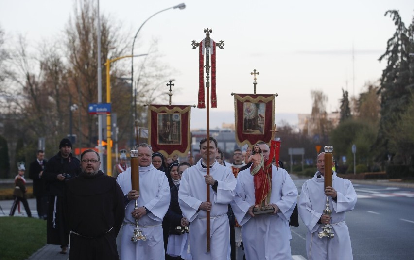 Procesja rezurekcyjna przeszła ulicami Rzeszowa [ZDJĘCIA]