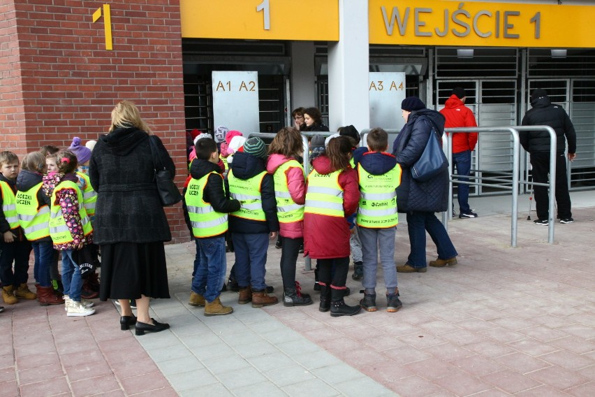 Uczniowie zwiedzają stadion Widzewa Łódź [ZDJĘCIA]