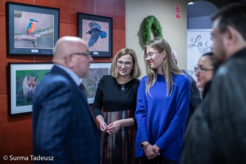 Pozują mu wszystkie zwierzęta, ale on najbardziej lubi fotografować jelenie. Wystawa fotografii przyrodniczej Jana Rybaczuka otwarta w SCK