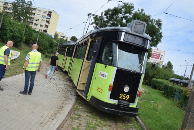 Testy torowiska na odcinku od skrzyżowania przy katedrze do pętli na Piaskach trwały prawie dwie godziny.