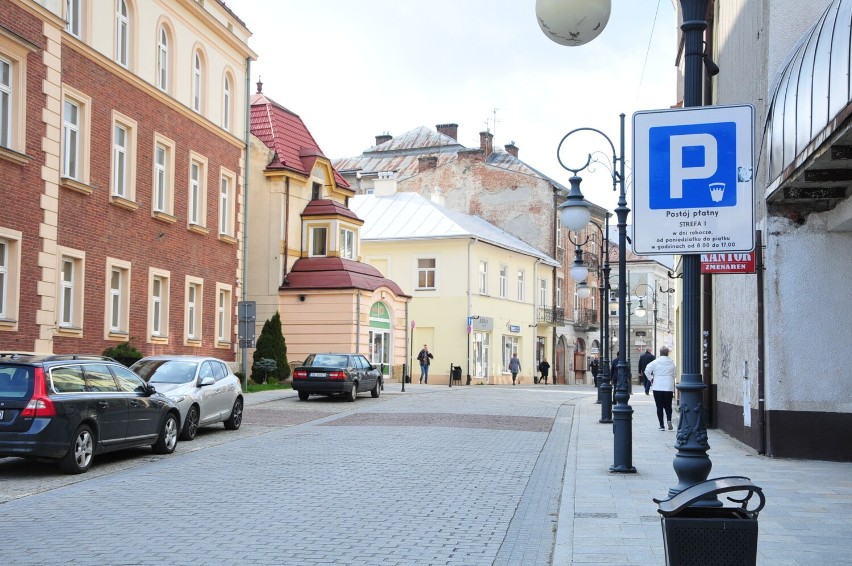 Zmieniają się godziny płatnego parkowania w Krośnie. Zmiany dotyczą też abonamentów
