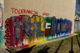 Mural z napisem „Tolerance” na IV LO został zamazany przez wandala