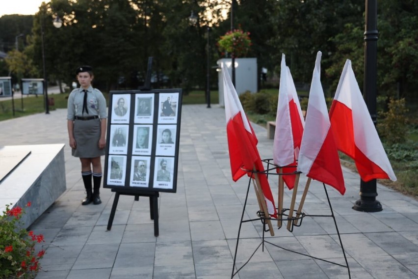 84. rocznica wybuchu II wojny światowej. Burmistrz i mieszkańcy Dąbrowy Białostockiej uczcili pamięć ofiar i bohaterów 