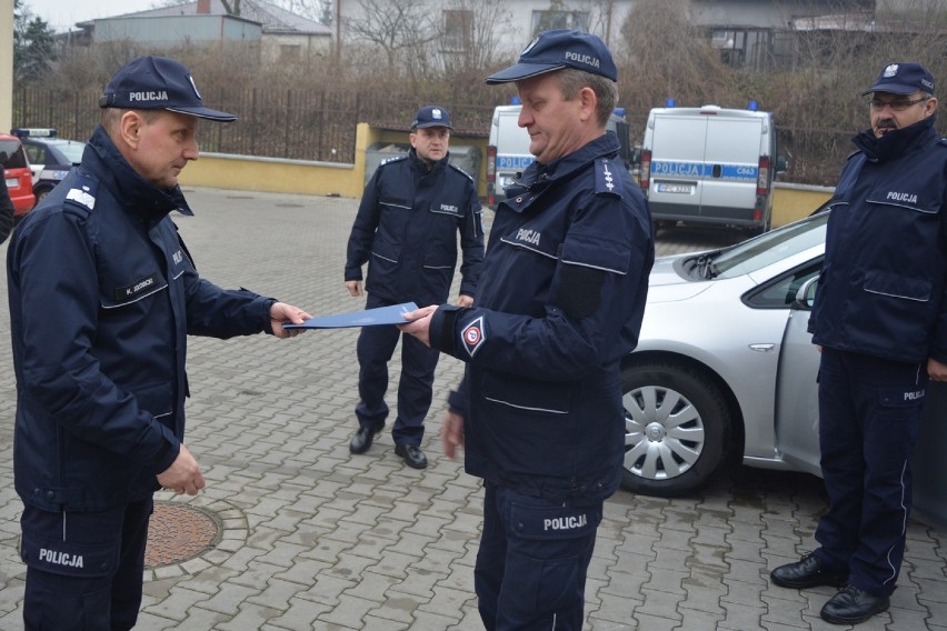 W Radziejowie komendant nagrodził dzielnicowych za wzorową postawę 