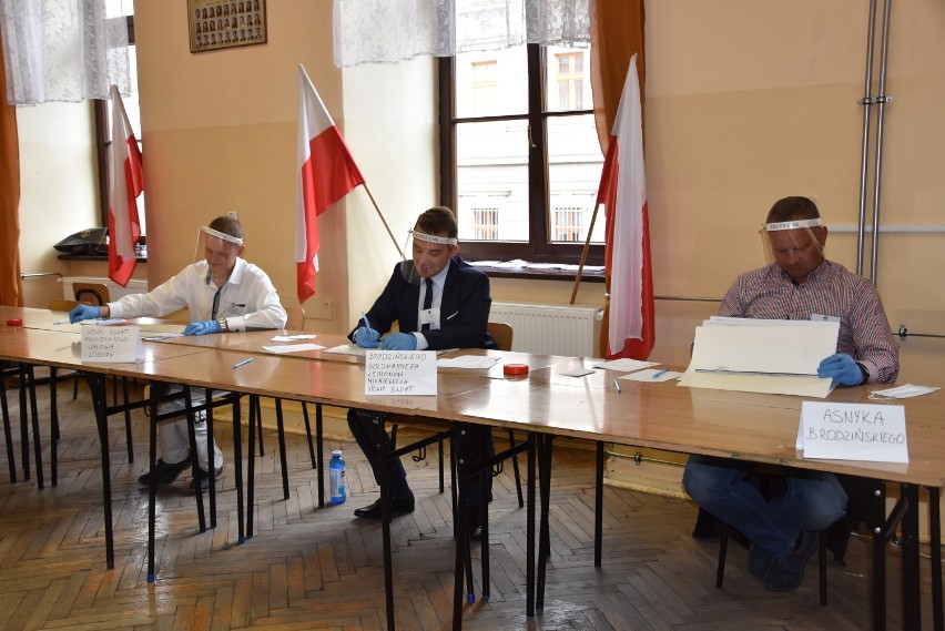 Wybory 2020 Tarnów. Tarnowianie głosują w II turze wyborów prezydenckich [ZDJĘCIA]