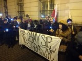 Protest przed sądem w Kaliszu przeciw zamianom w sądownictwie. ZDJĘCIA, WIDEO