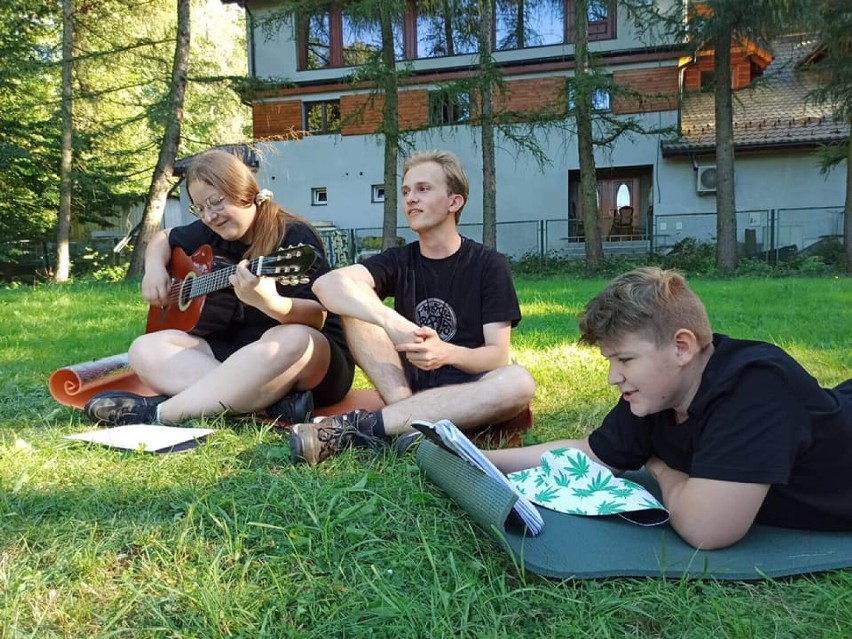 Trwa letni obóz Hufca ZHP Sieradz. Jak harcerzom i harcerkom minęły pierwsze dni? ZDJĘCIA