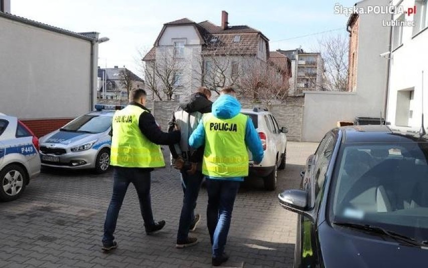 Więcej doświadczenia wpływa na wyższe wynagrodzenie. 

W 3...