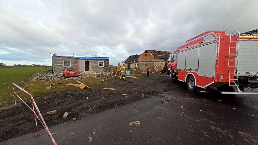 Wichura w gminie Żelazków. Pomóżmy odbudować dom rodzinie, która straciła dach nad głową. ZDJĘCIA
