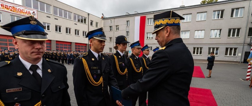 Brawo stargardzcy strażacy! Otrzymali promocję w Szkole Aspirantów Państwowej Straży Pożarnej w Poznaniu