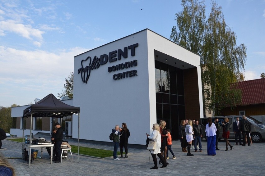 Doktor Piotr Trafidło otworzył Multident Bonding Center w Stalowej Woli. Zobacz zdjęcia