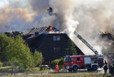Strażacy z trzech powiatów gasili pożar Gościńca w Krzywem. Miało odbyć się tam wesele [ZDJĘCIA] [WIDEO]