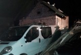Nocna wichura zerwała wiele dachów i uszkodziła samochody [ZDJĘCIA]