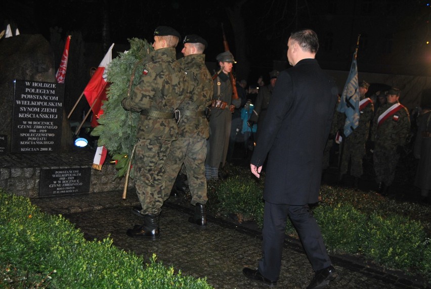 Prezydent Andrzej Duda złożył wieniec pod pomnikiem  ZDJĘCIA