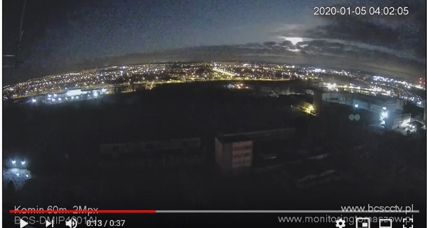 Meteor bolid nad Tomaszowem Maz. nagrała kamera na kominie Wistomu [FILM]