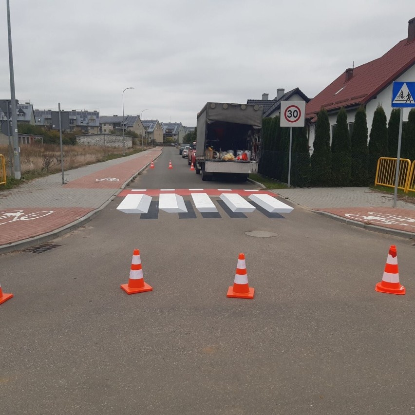 Trójwymiarowe pasy w Cedrach Wielkich. Jedno z czterech w Polsce