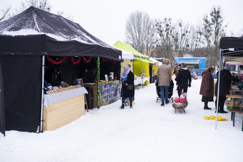 Trwa zimowy festiwal streetfoodu w Warszawie. Food trucki, produkty regionalne, rękodzieło i wiele więcej w Parku Górczewska 