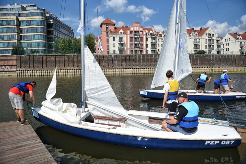 Regaty na Warcie. Rzeczny Match Racing. Żaglówki w centrum...