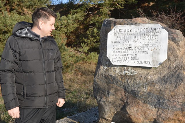 Pomnik „Inki”, którą rozstrzelał Franciszek Sawicki, został trzy lata temu odsłonięty w Krzeszycach. To zaledwie 15 km od Chartowa, gdzie jest obelisk na cześć m.in. spadochroniarza Franciszka Sawickiego