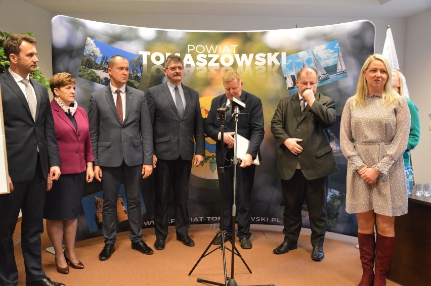 Podpisano umowę na dofinansowanie budowy ronda na ul. Orzeszkowej w Tomaszowie Maz. [ZDJĘCIA, FILM]