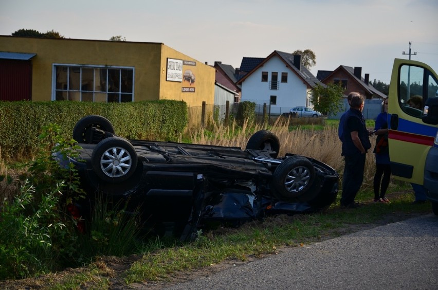 Wypadek w Żerkowie: Zderzenie Forda i Fiata. Jedna osoba...
