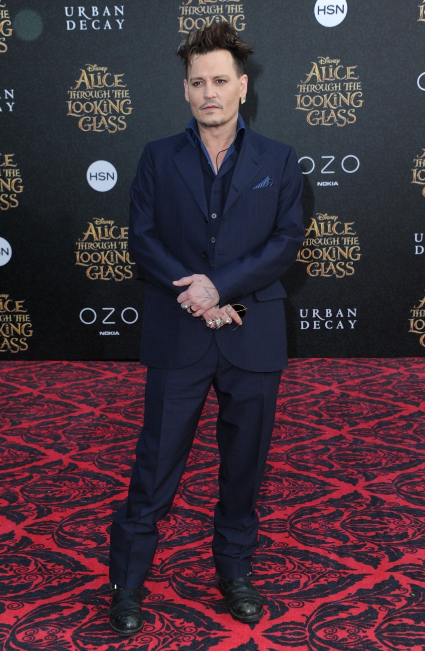 Johnny Depp na premierze filmu "Alicja w Krainie Czarów".