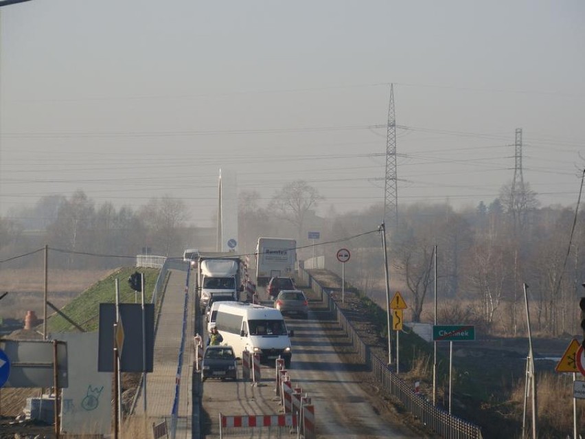 Problemy z dojazdem do nowego mostu w Chełmku