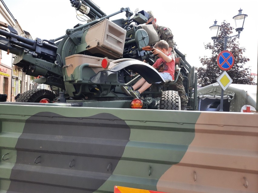 Imponujący piknik wojskowy w Grójcu. Wyrzutnia rakiet langusta, czołg Leopard, ciężki sprzęt wojskowy i mnóstwo atrakcji