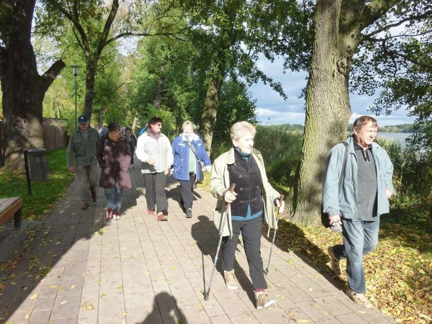 Marsz Seniora w Chodzieży: 80 osób przemaszerowało promenadą