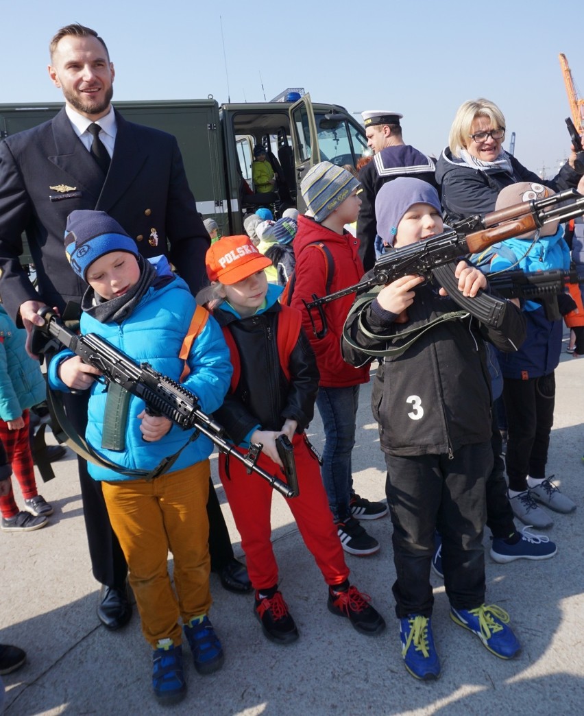 Uczniowie z SP 2 Władysławowo odwiedzili Port Wojenny Gdynia