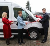 Nowy samochód sprezentowali Specjalnemu Ośrodkowi Szkolno-Wychowawczemu nr 1 w Kaliszu. ZDJĘCIA