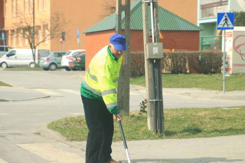 Kraśnik. Trwa wiosenne sprzątanie miasta. Zobacz zdjęcia z prowadzonych prac