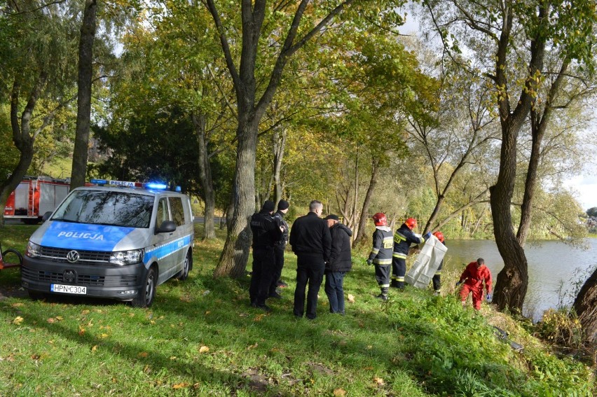 Zwłoki w Jeziorze Szpitalnym zostały wydobyte przez strażaków