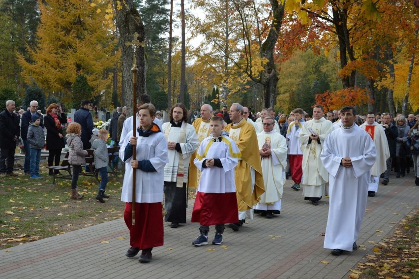 Uroczystość Wszystkich Świętych na lęborskim cmentarzu