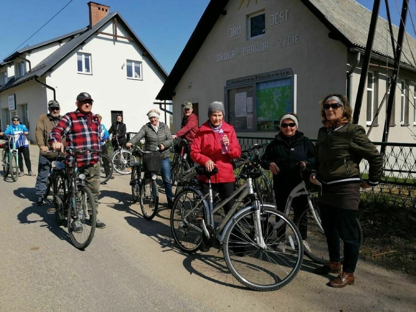 Rajdy rowerowe dla seniorów z Dziemian. W maju planowane są kolejne wyprawy ZDJĘCIA