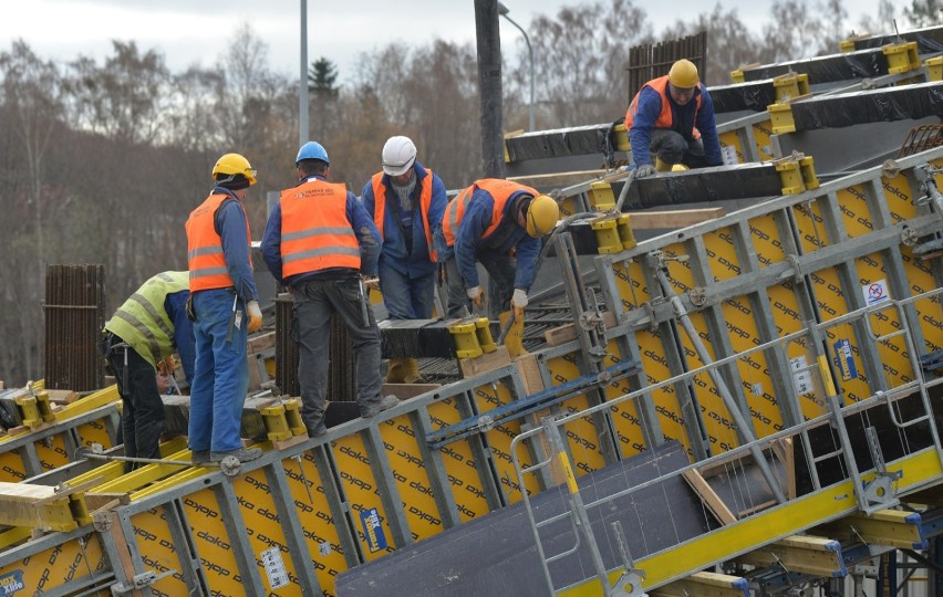 Betonowanie wiaduktu PKM nad ul. Słowackiego w Gdańsku...