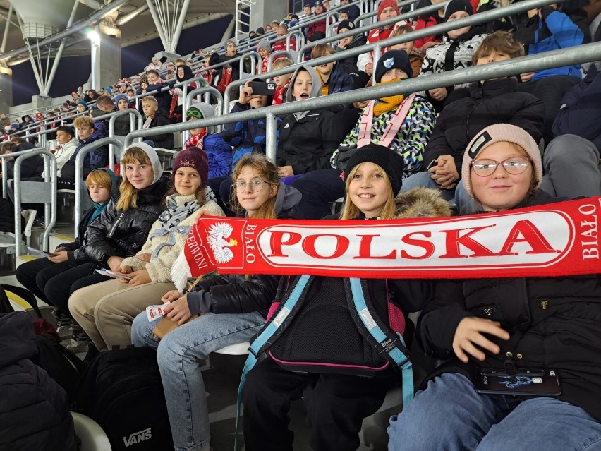 Poznaj Polskę na sportowo -  młodzi sportowcy z Żuław na meczu Polska - Izrael
