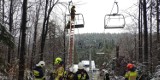 Kilkudziesięciu strażaków ćwiczyło na stacji narciarskiej na Magurze Małastowskiej. Wszystko po to, by być dobrze przygotowanym do sezonu