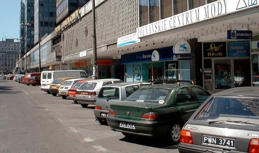 W 1992 w Polsce sprzedano 194,5 tys. nowych samochodów. W...