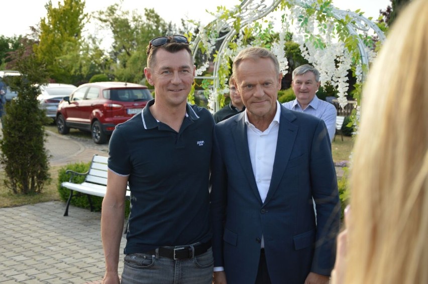 Donald Tusk na grillu w Goleniowie. Spotkanie działaczy PO