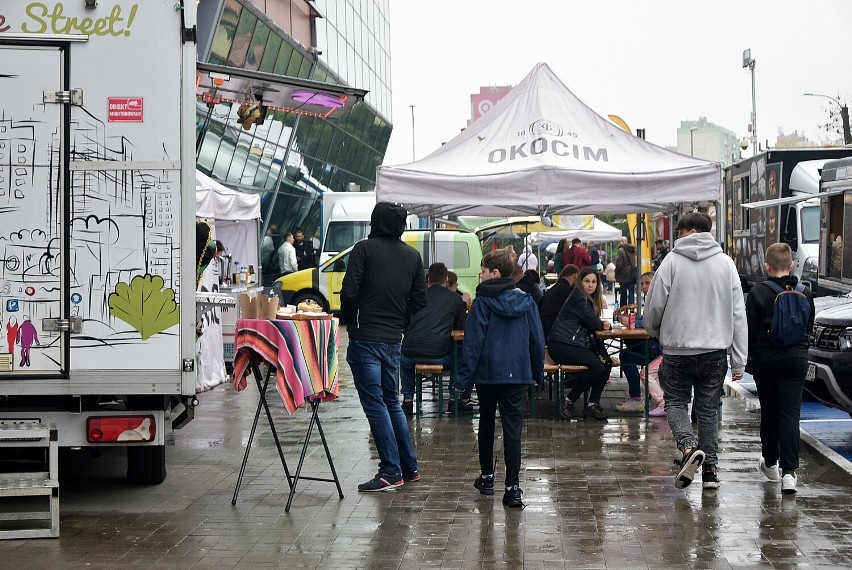 Food trucki ponownie zaparkowały przy CH Atrium Kasztanowa w Pile. Zobaczcie zdjęcia