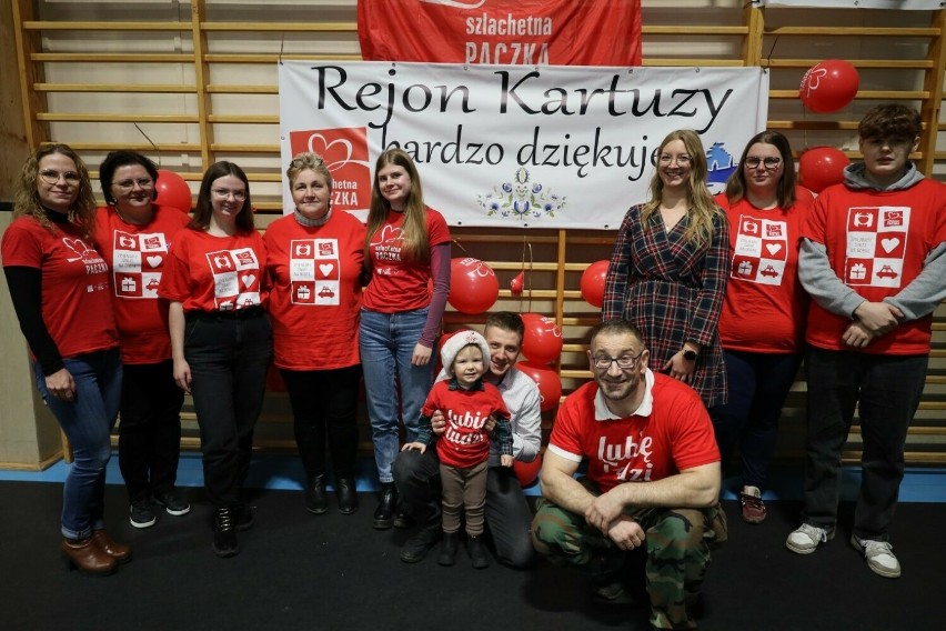 Do akcji w Kartuzach ruszyło 21 wolontariuszy.